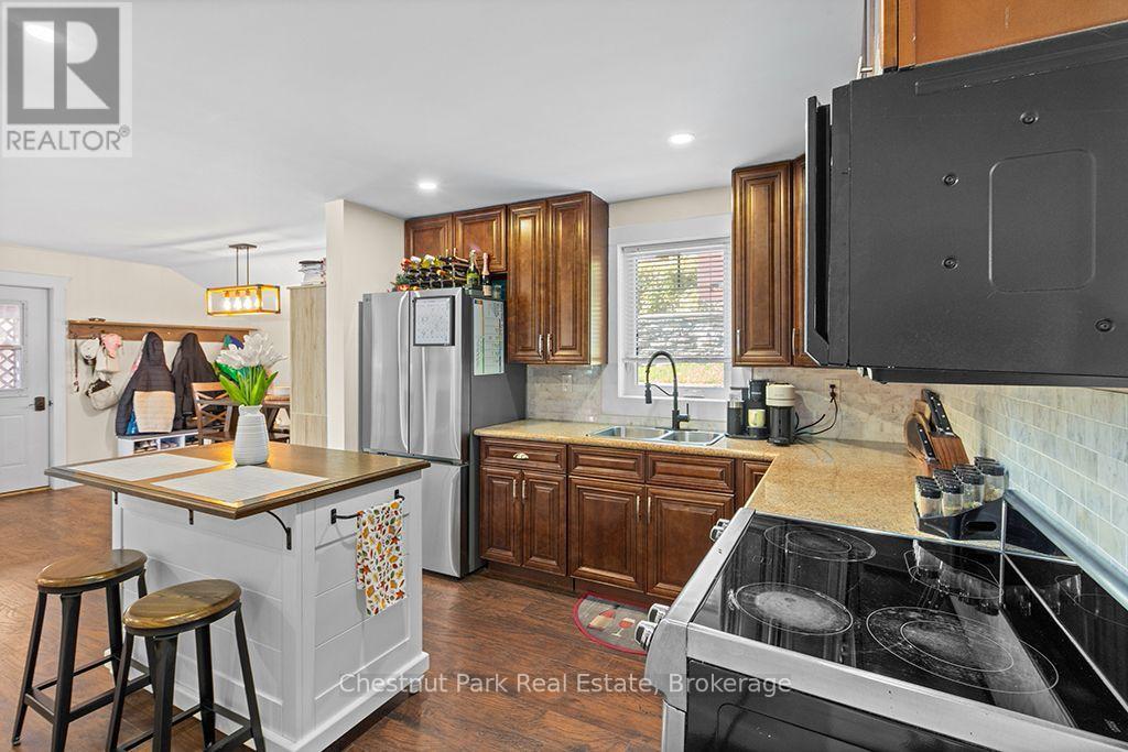 2096 3rd Avenue W Property Photo 20