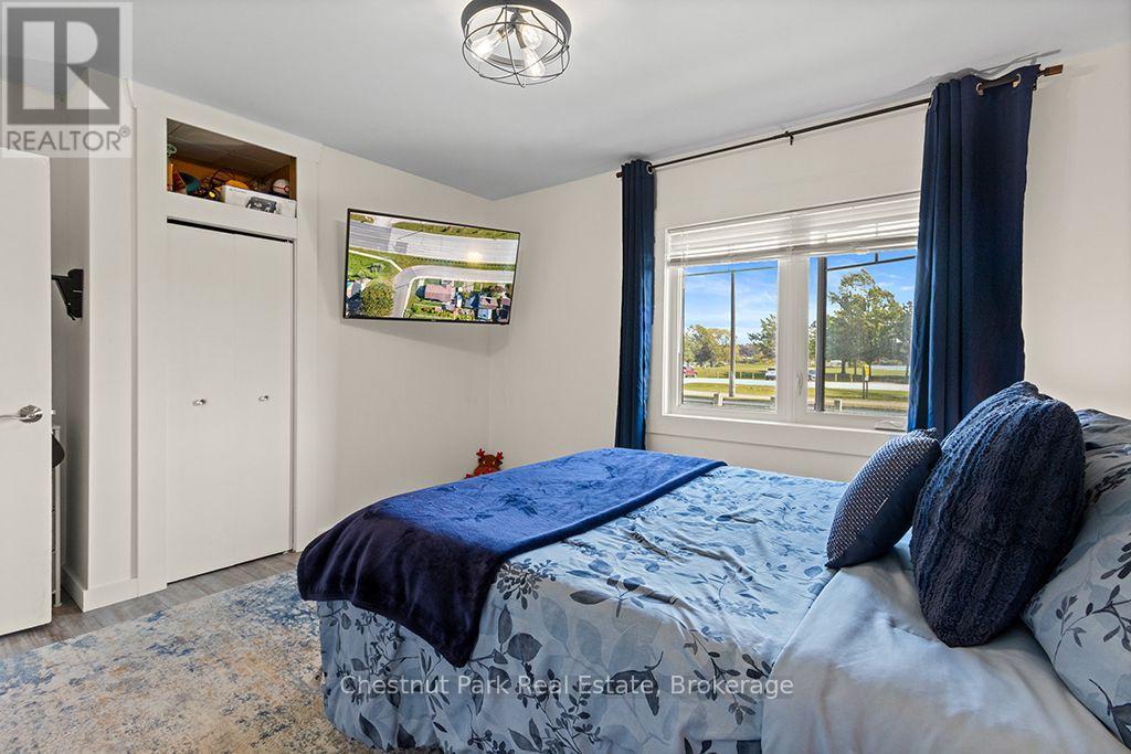2096 3rd Avenue W Property Photo 23