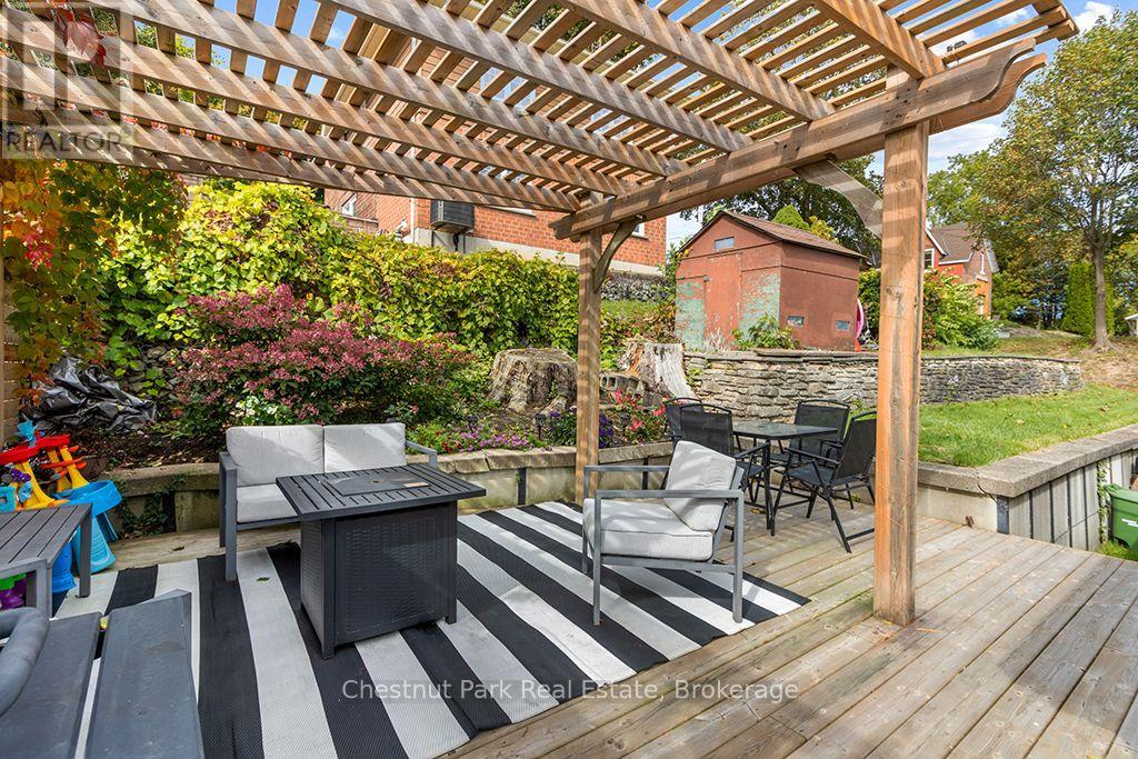 2096 3rd Avenue W Property Photo 32