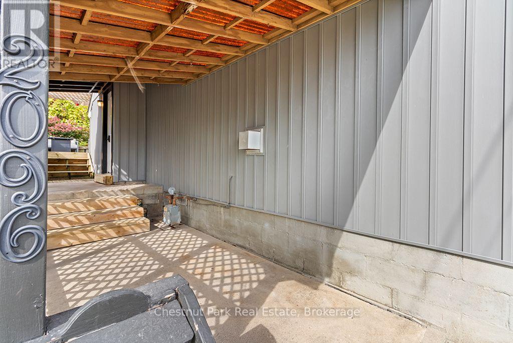 2096 3rd Avenue W Property Photo 34