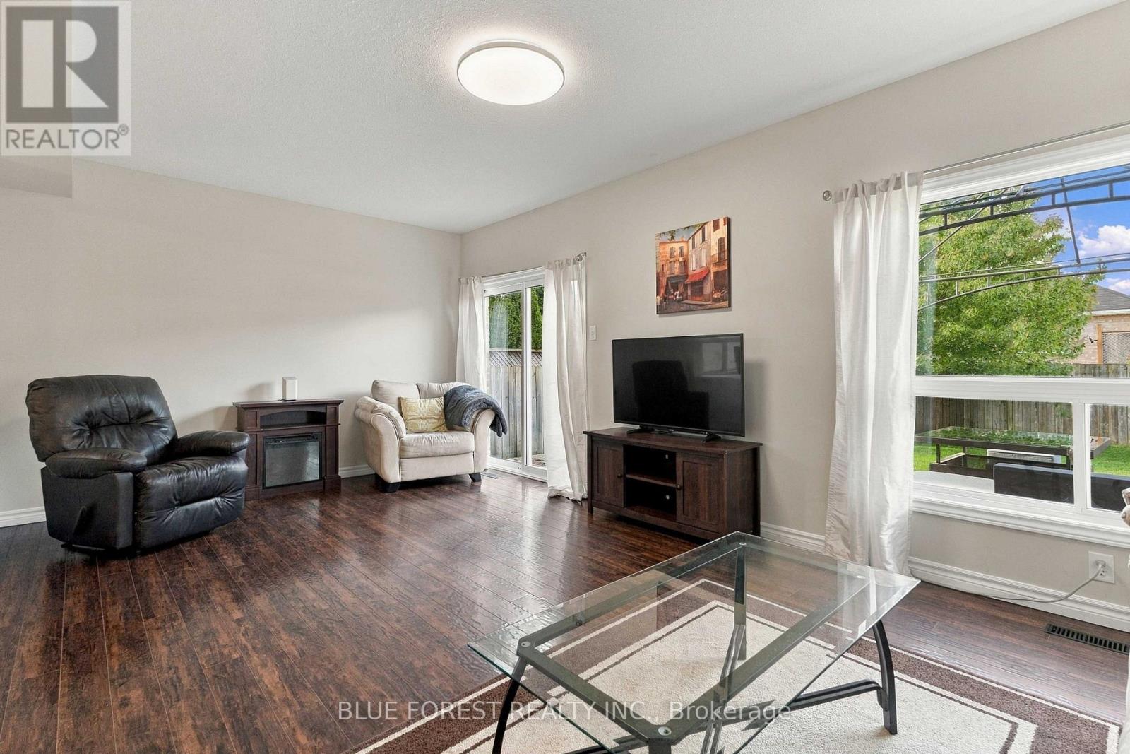 3224 Meadowgate Boulevard Property Photo 11