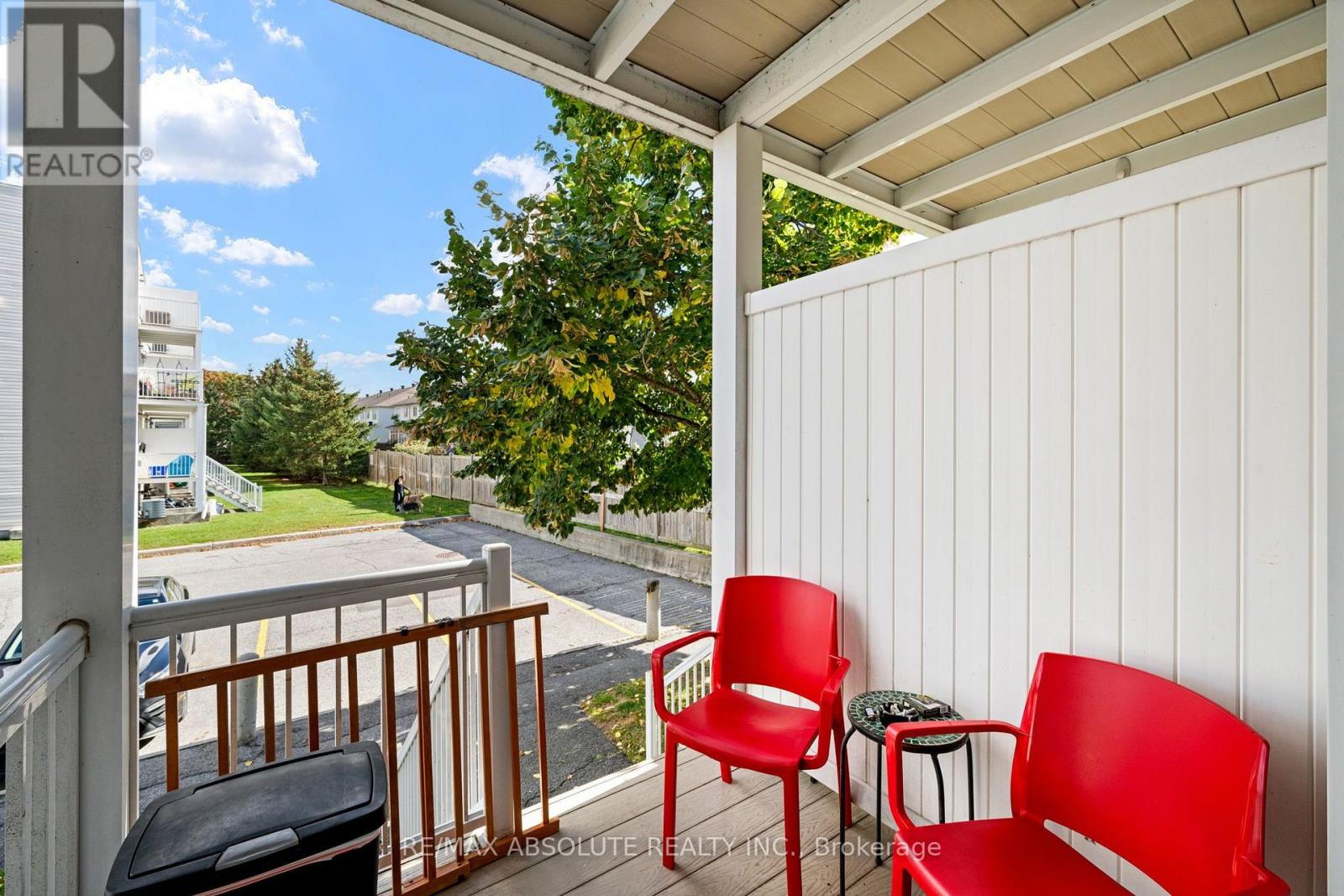 908 Longfields Drive Property Photo 2