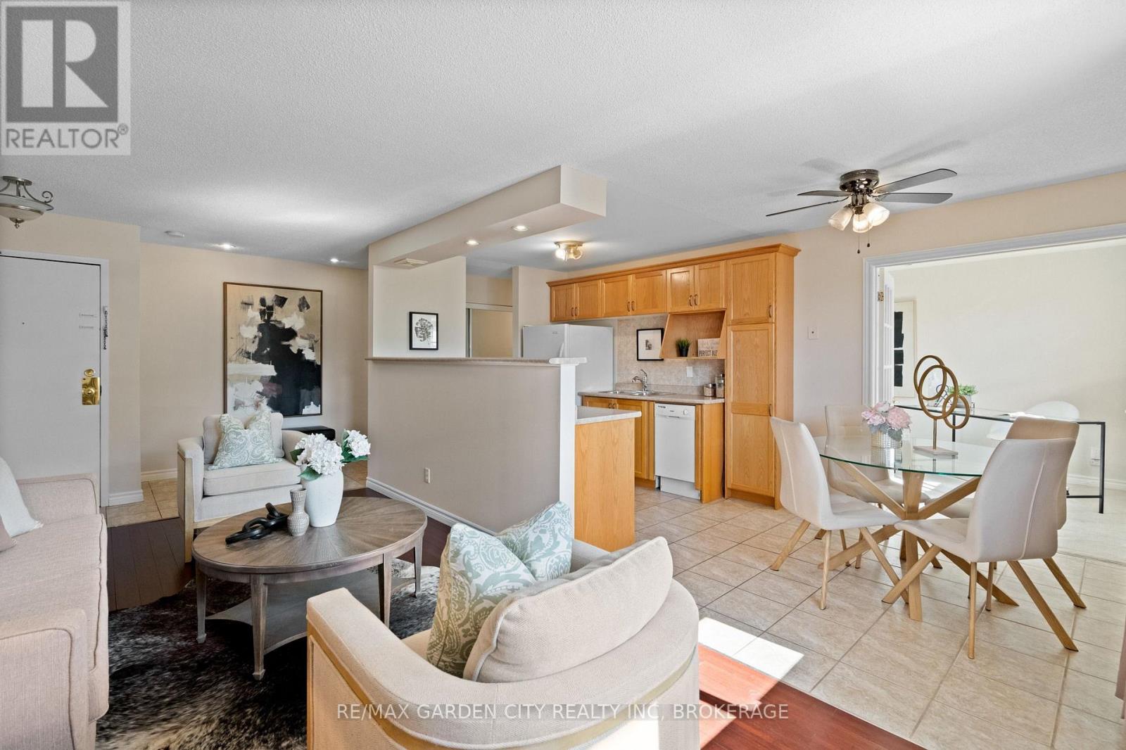 211 - 264 Oakdale Avenue Property Photo 7