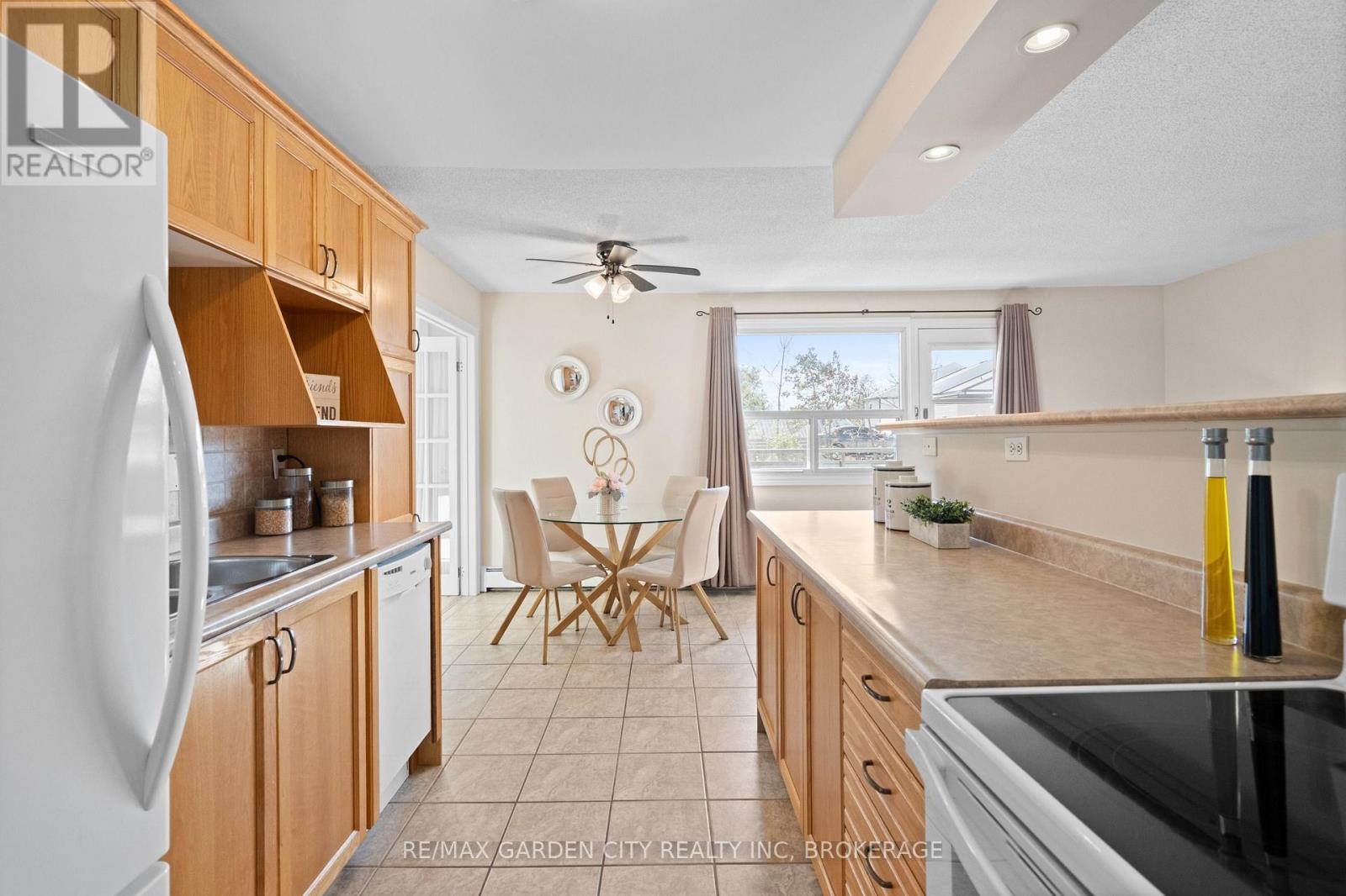211 - 264 Oakdale Avenue Property Photo 8