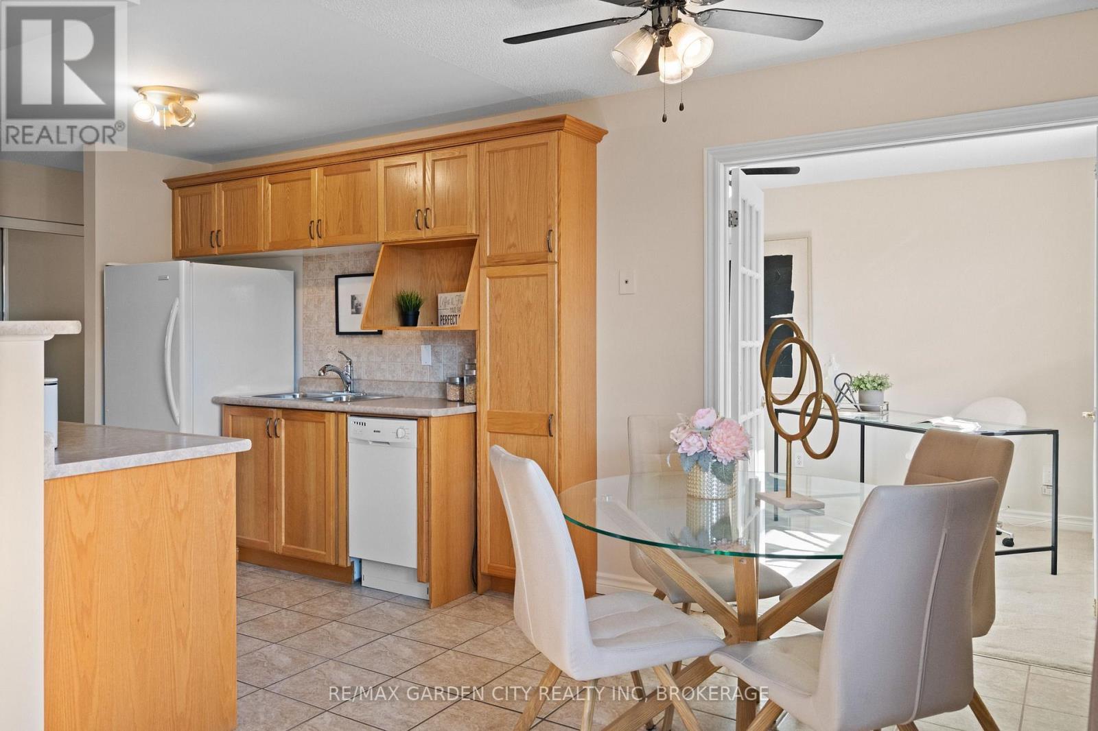 211 - 264 Oakdale Avenue Property Photo 13