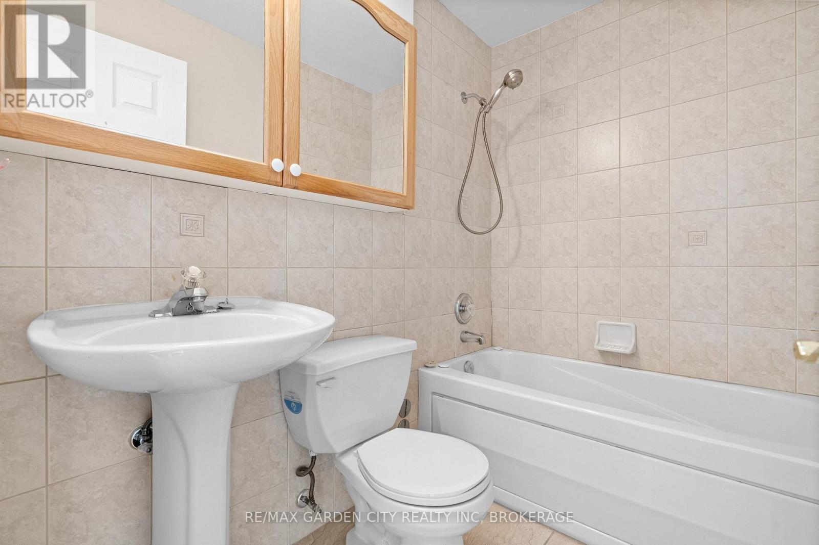 211 - 264 Oakdale Avenue Property Photo 22
