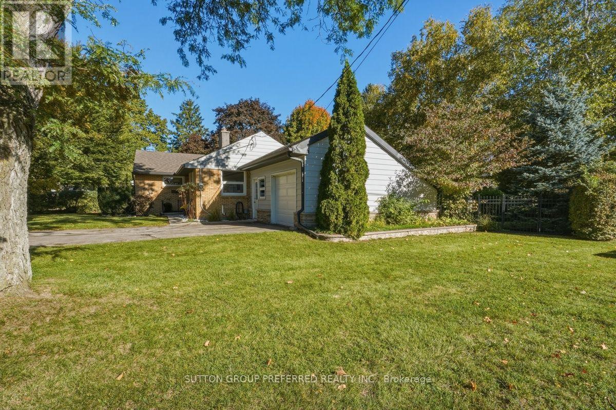 465 Glen Crescent Property Photo 4