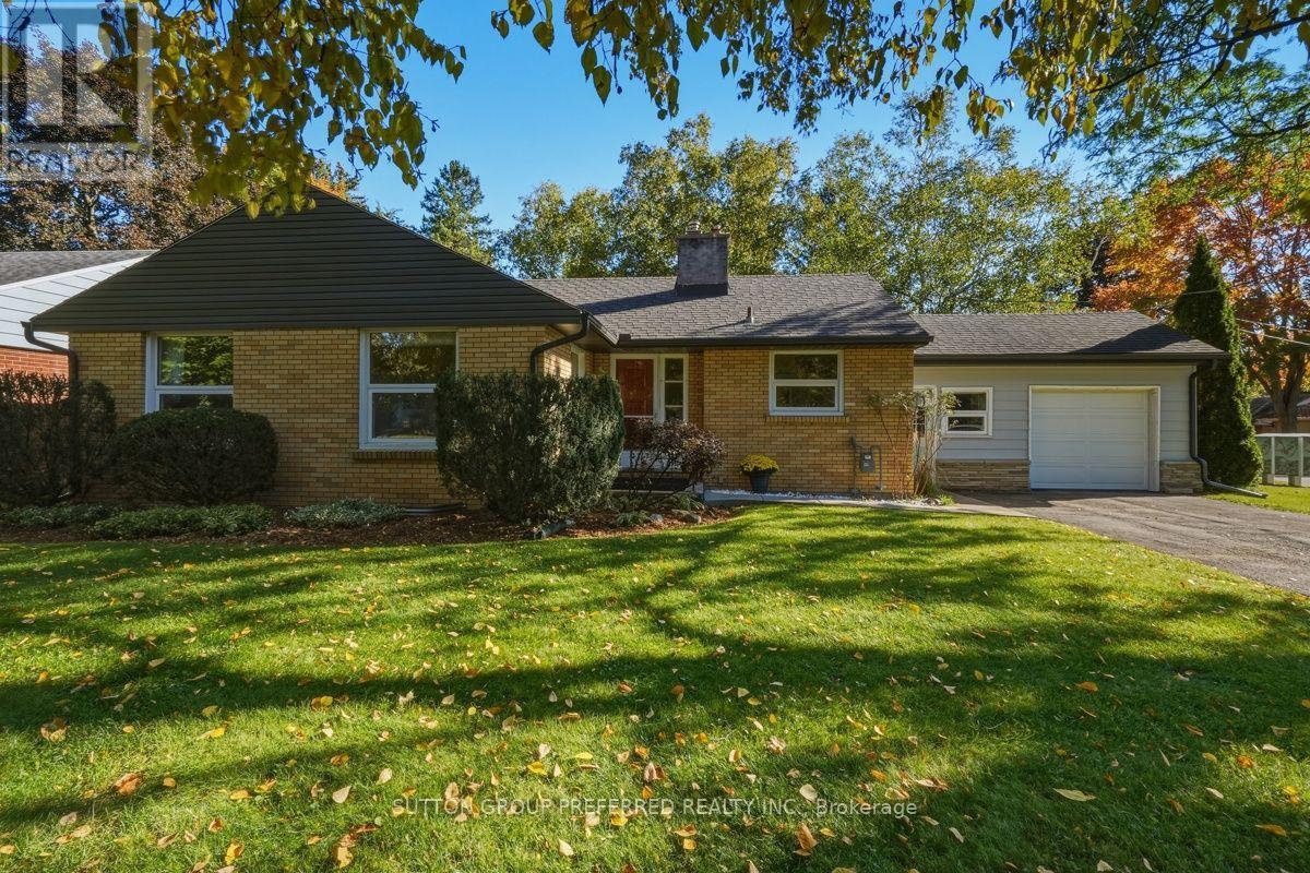 465 Glen Crescent Property Photo 5