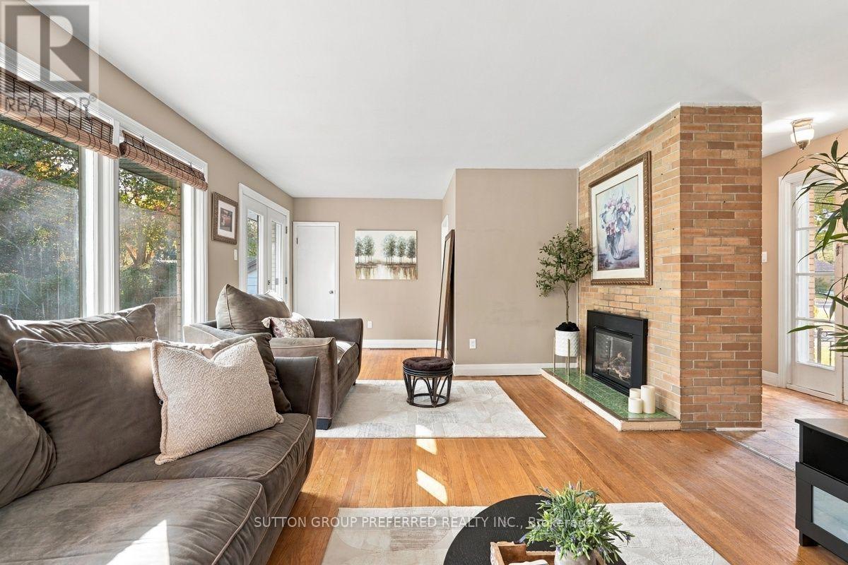 465 Glen Crescent Property Photo 10