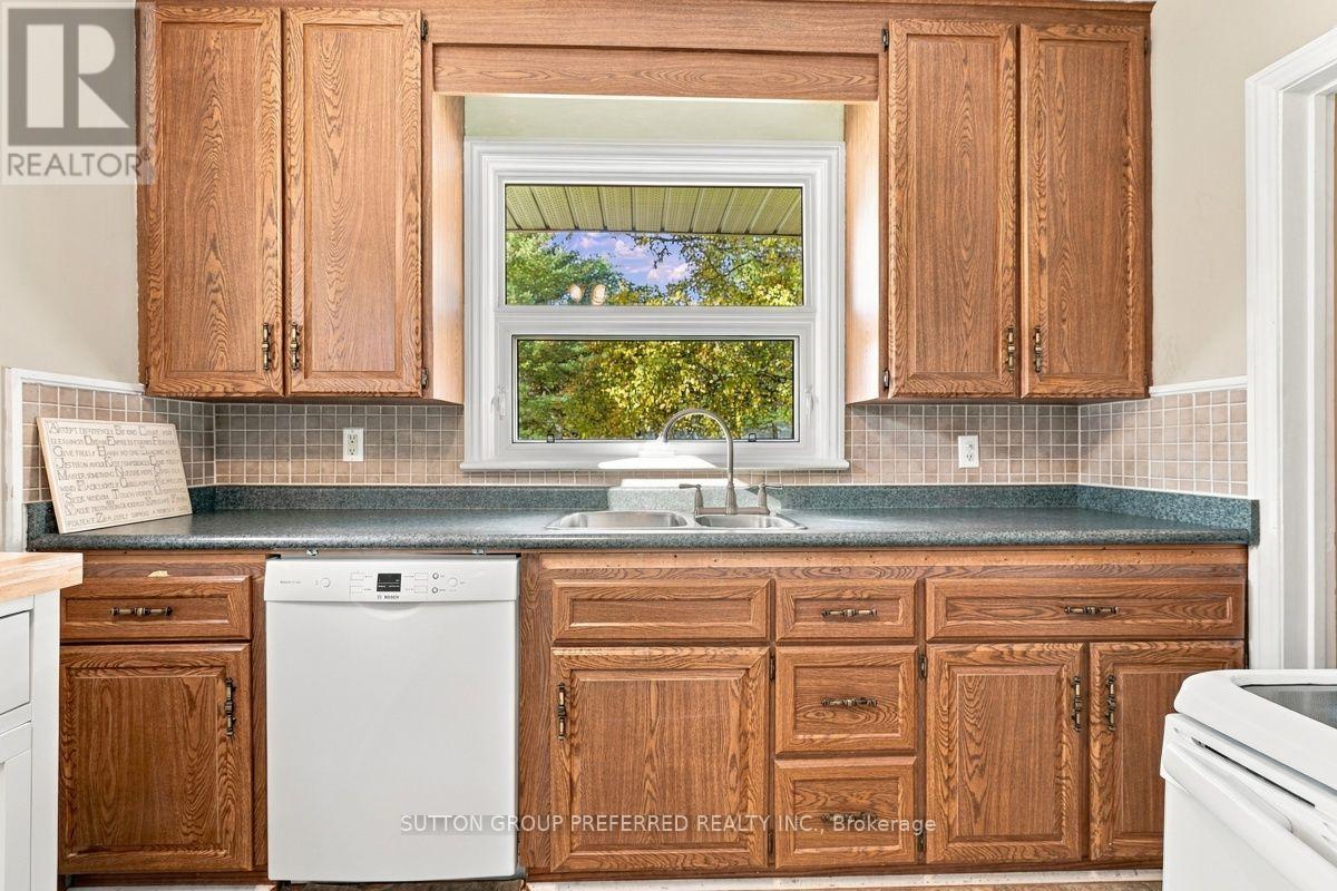 465 Glen Crescent Property Photo 13