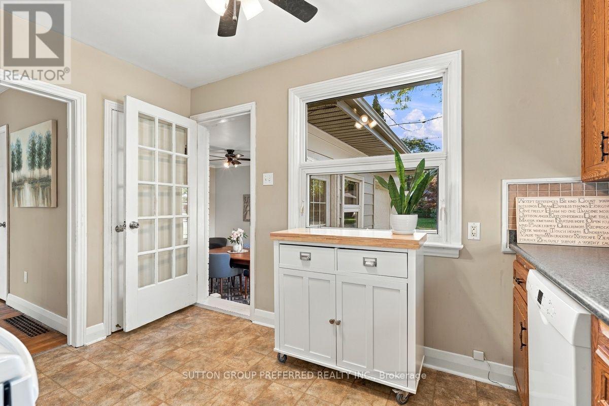 465 Glen Crescent Property Photo 15
