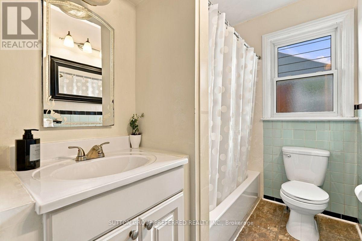 465 Glen Crescent Property Photo 23