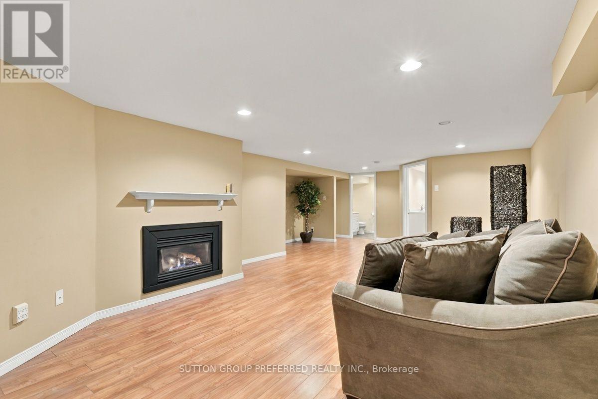 465 Glen Crescent Property Photo 26