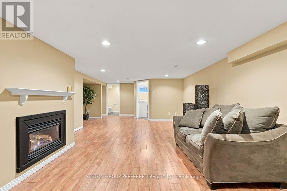 465 Glen Crescent Property Photo 27