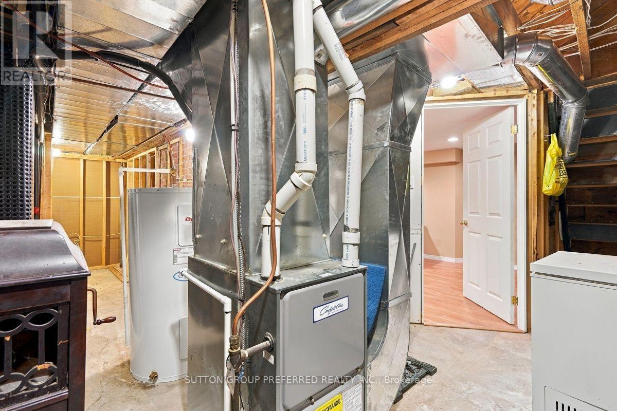 465 Glen Crescent Property Photo 35