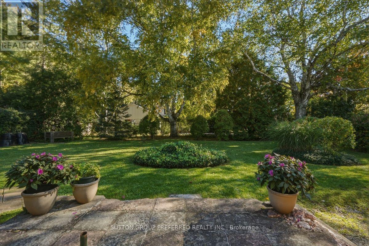 465 Glen Crescent Property Photo 36