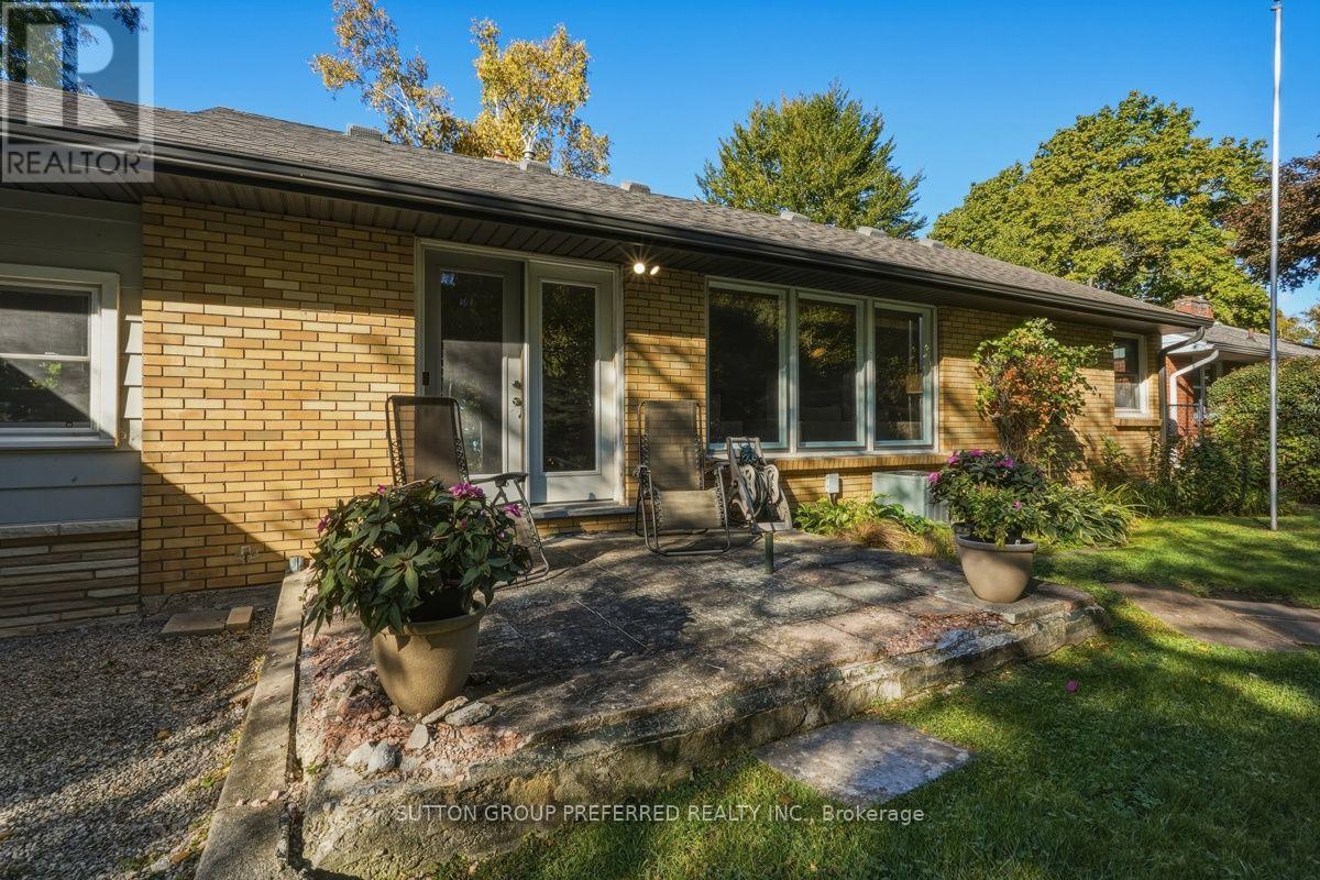 465 Glen Crescent Property Photo 37