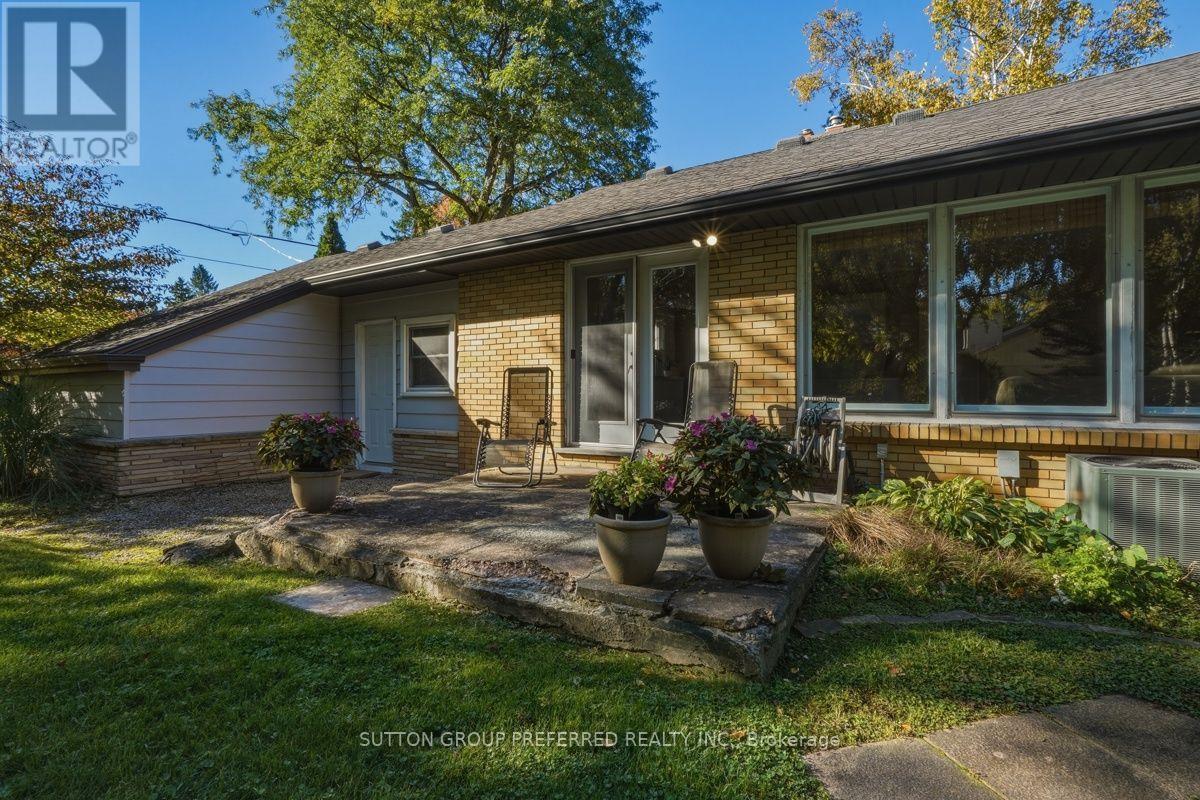 465 Glen Crescent Property Photo 38