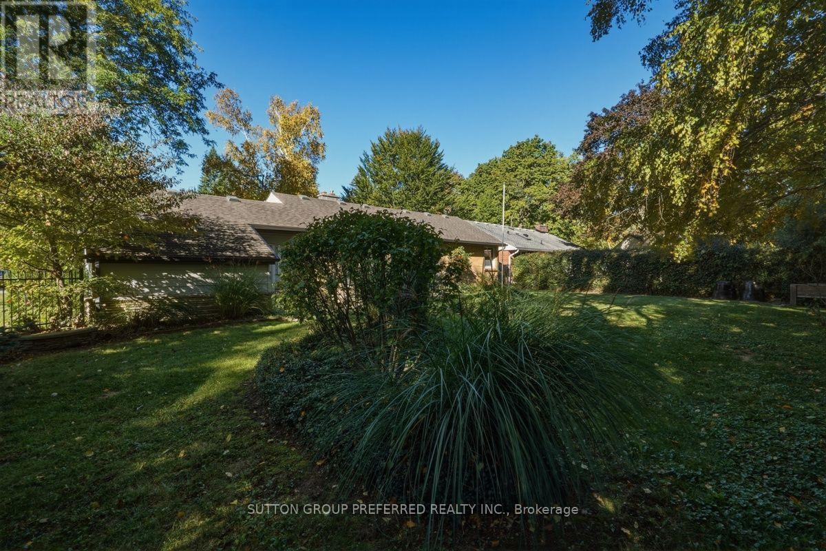 465 Glen Crescent Property Photo 40
