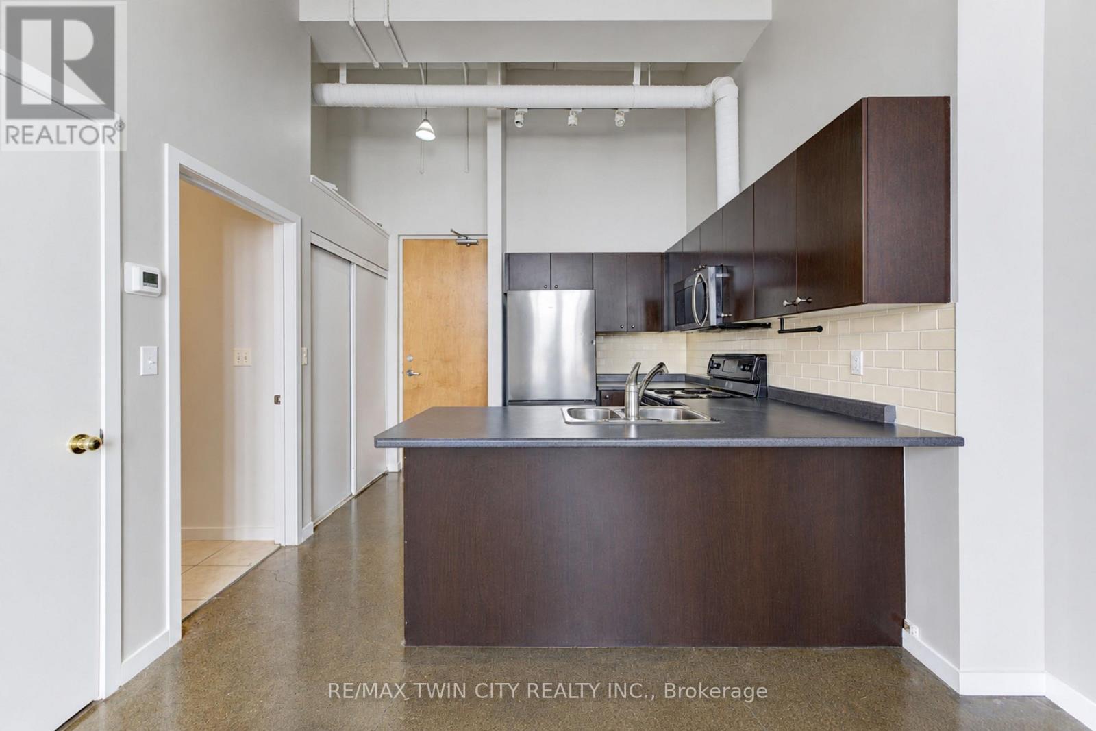 405 - 404 King Street W Property Photo 2