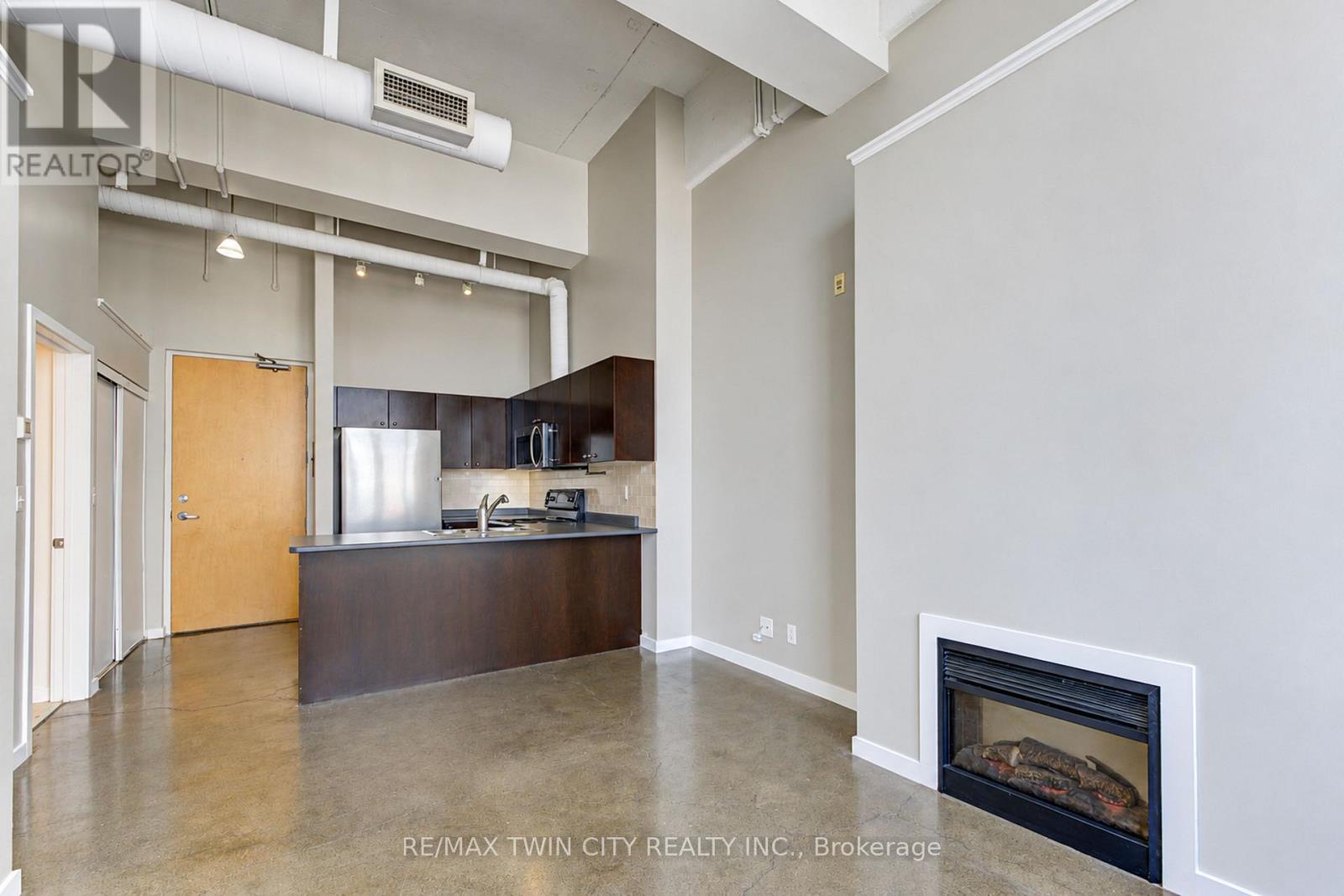405 - 404 King Street W Property Photo 12