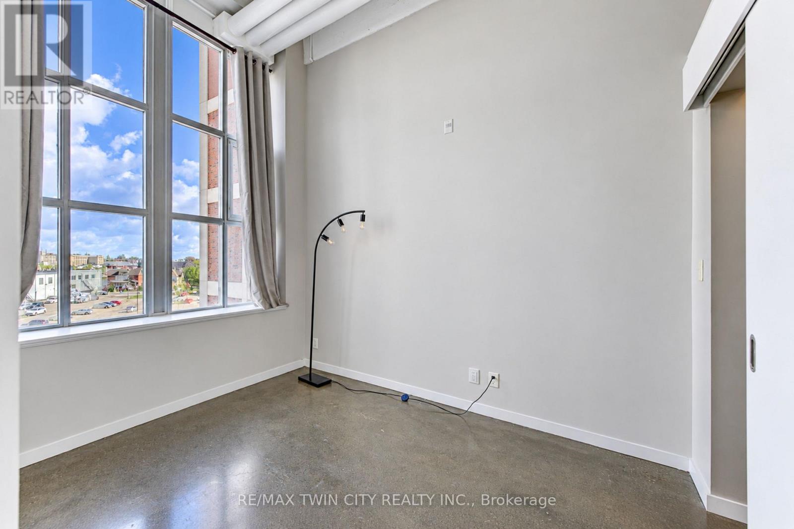 405 - 404 King Street W Property Photo 20