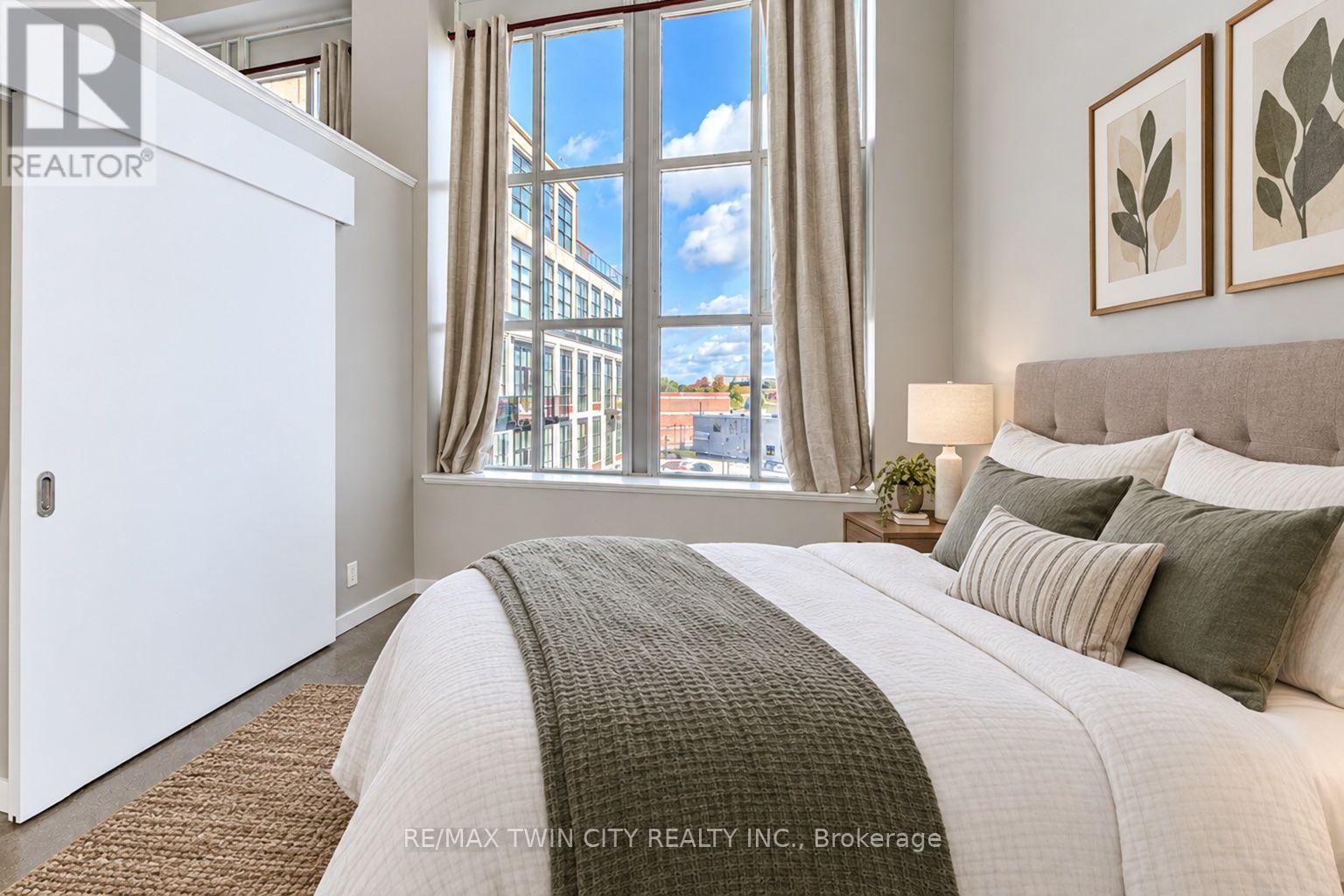 405 - 404 King Street W Property Photo 21