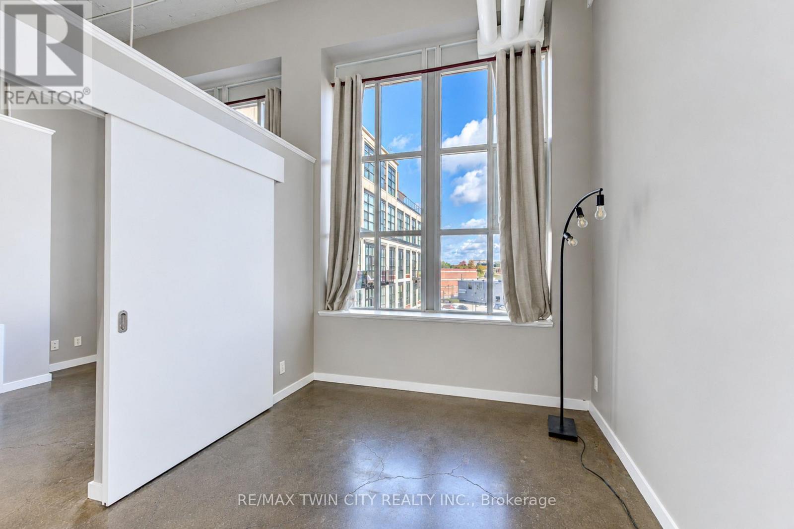 405 - 404 King Street W Property Photo 22