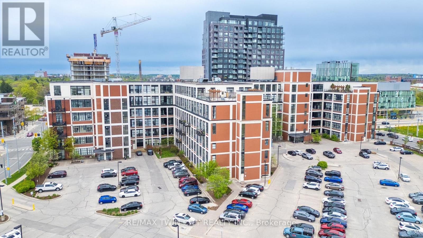 405 - 404 King Street W Property Photo 30