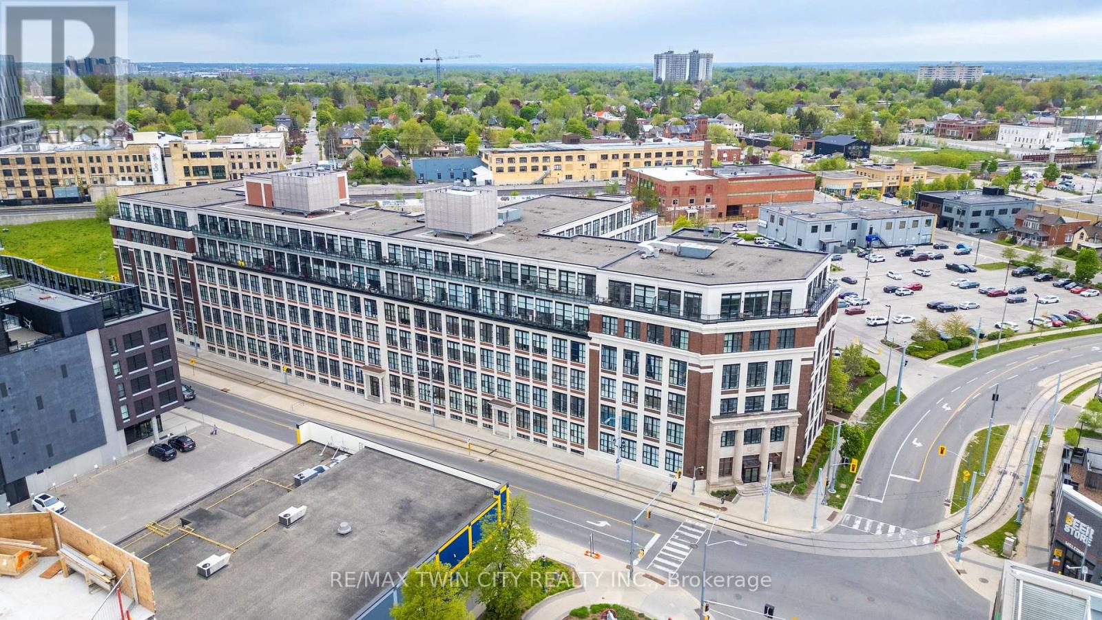 405 - 404 King Street W Property Photo 32