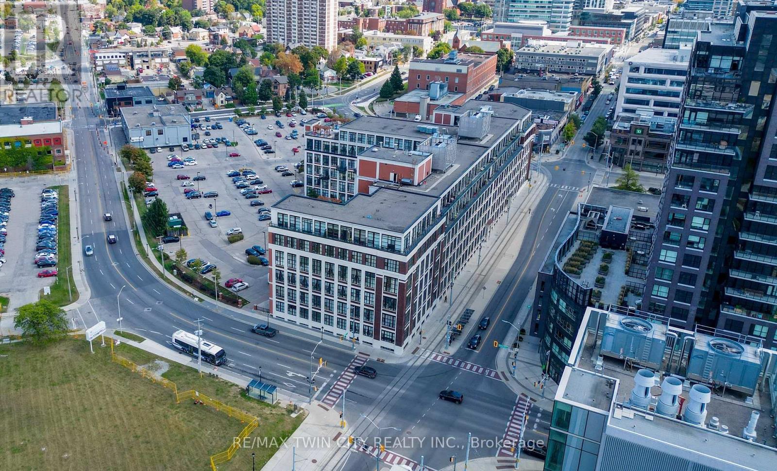 405 - 404 King Street W Property Photo 34