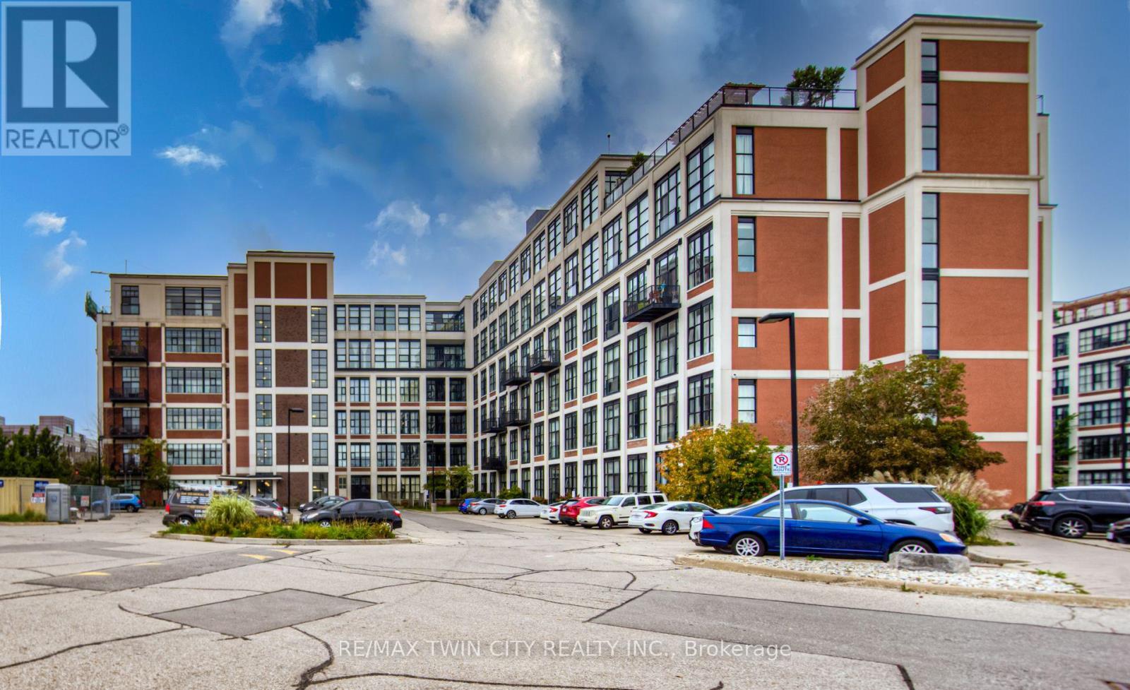405 - 404 King Street W Property Photo 40