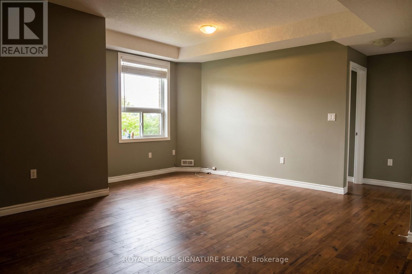 Main Level - 654 St David Street Property Photo 5