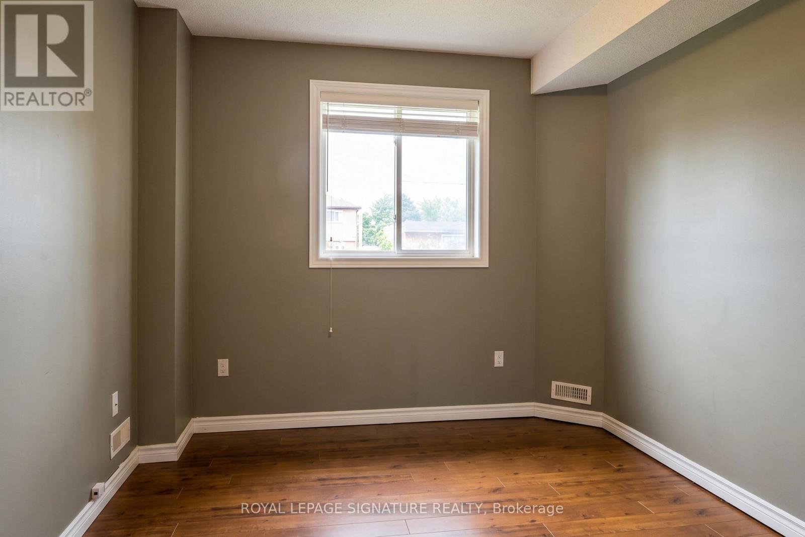 Main Level - 654 St David Street Property Photo 9