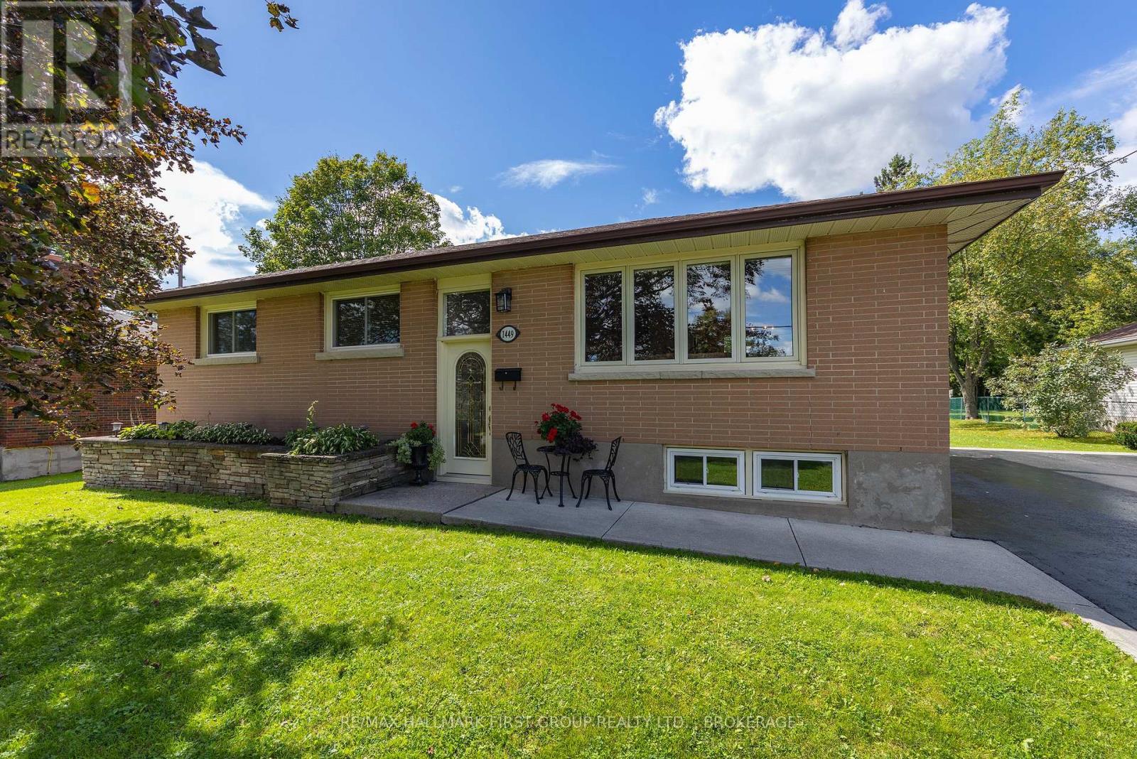 1449 AVONDALE CRESCENT