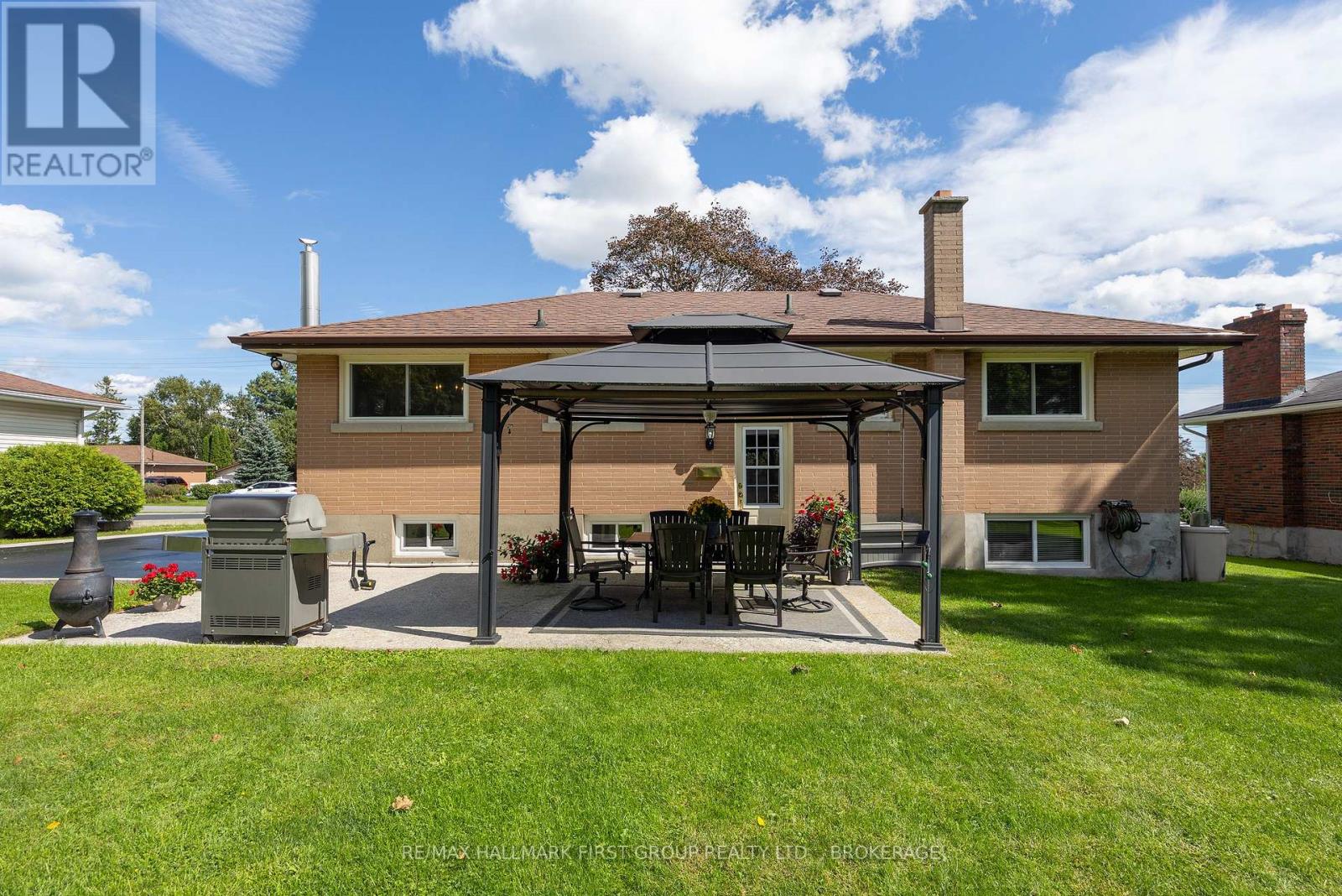 1449 Avondale Crescent Property Photo 3