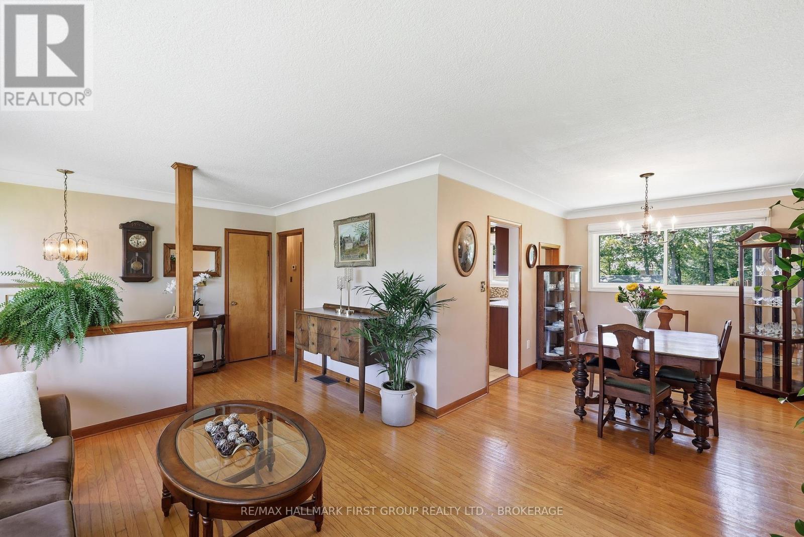 1449 Avondale Crescent Property Photo 8