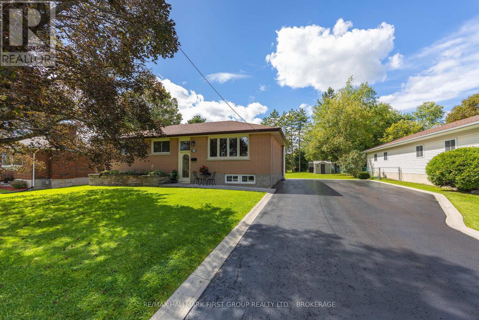 1449 Avondale Crescent Property Photo 34