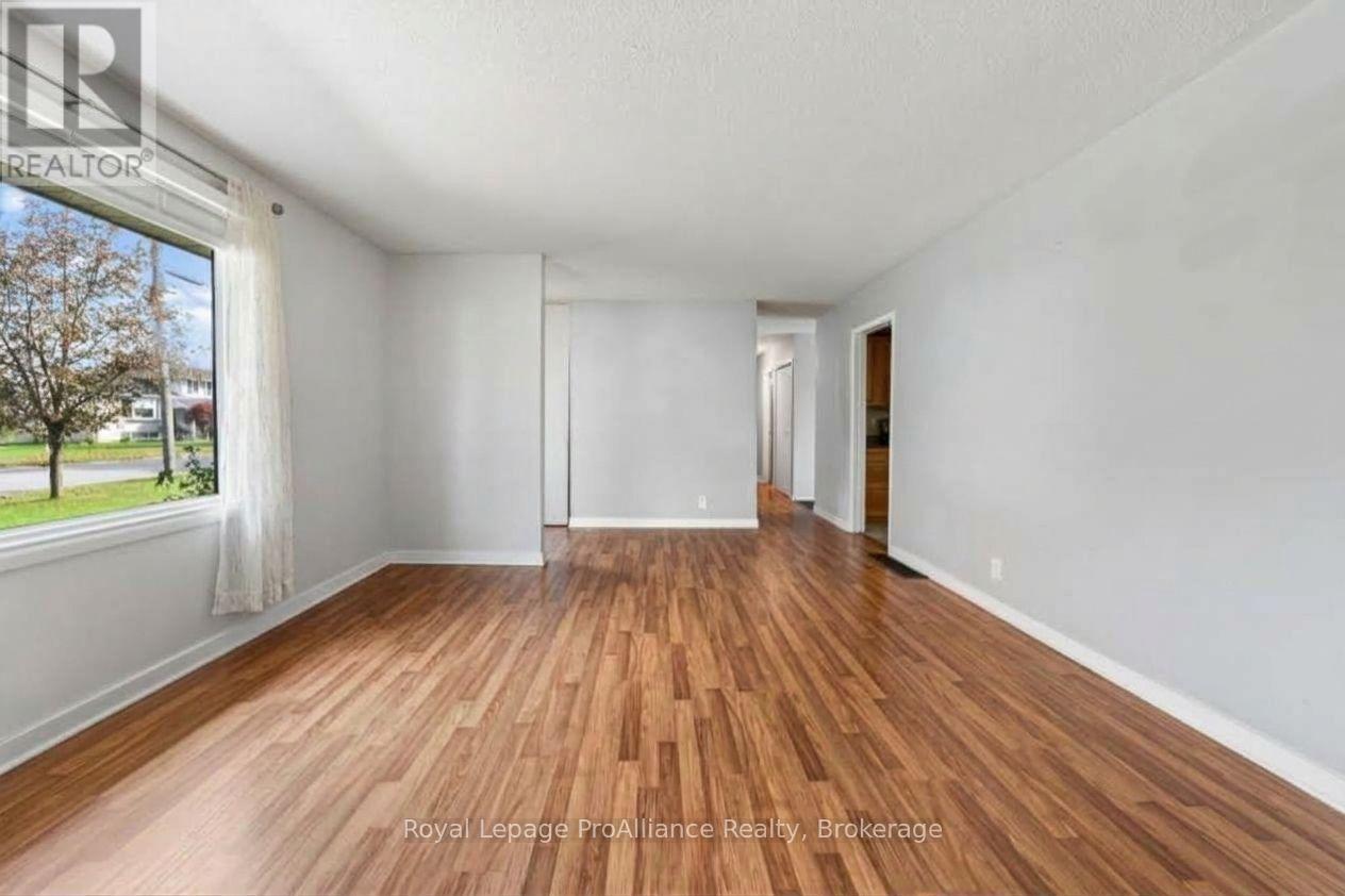 26 Lexington Crescent Property Photo 5