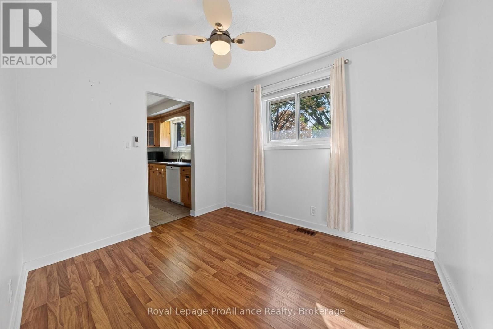 26 Lexington Crescent Property Photo 6
