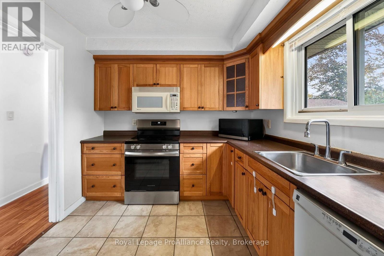 26 Lexington Crescent Property Photo 8
