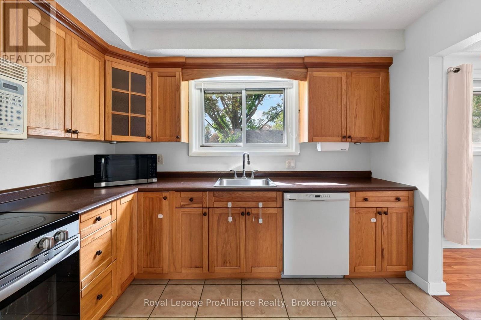 26 Lexington Crescent Property Photo 9