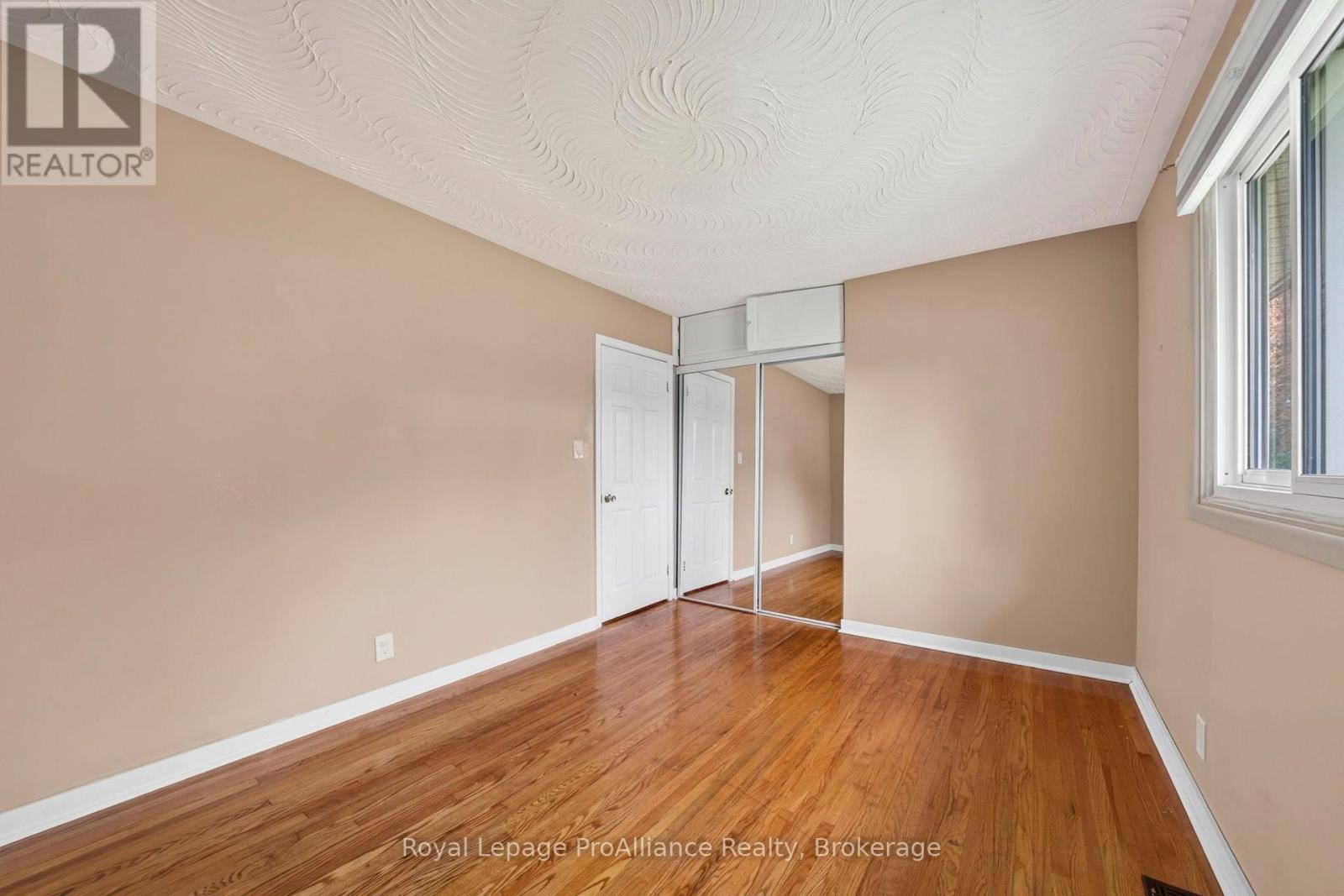 26 Lexington Crescent Property Photo 12