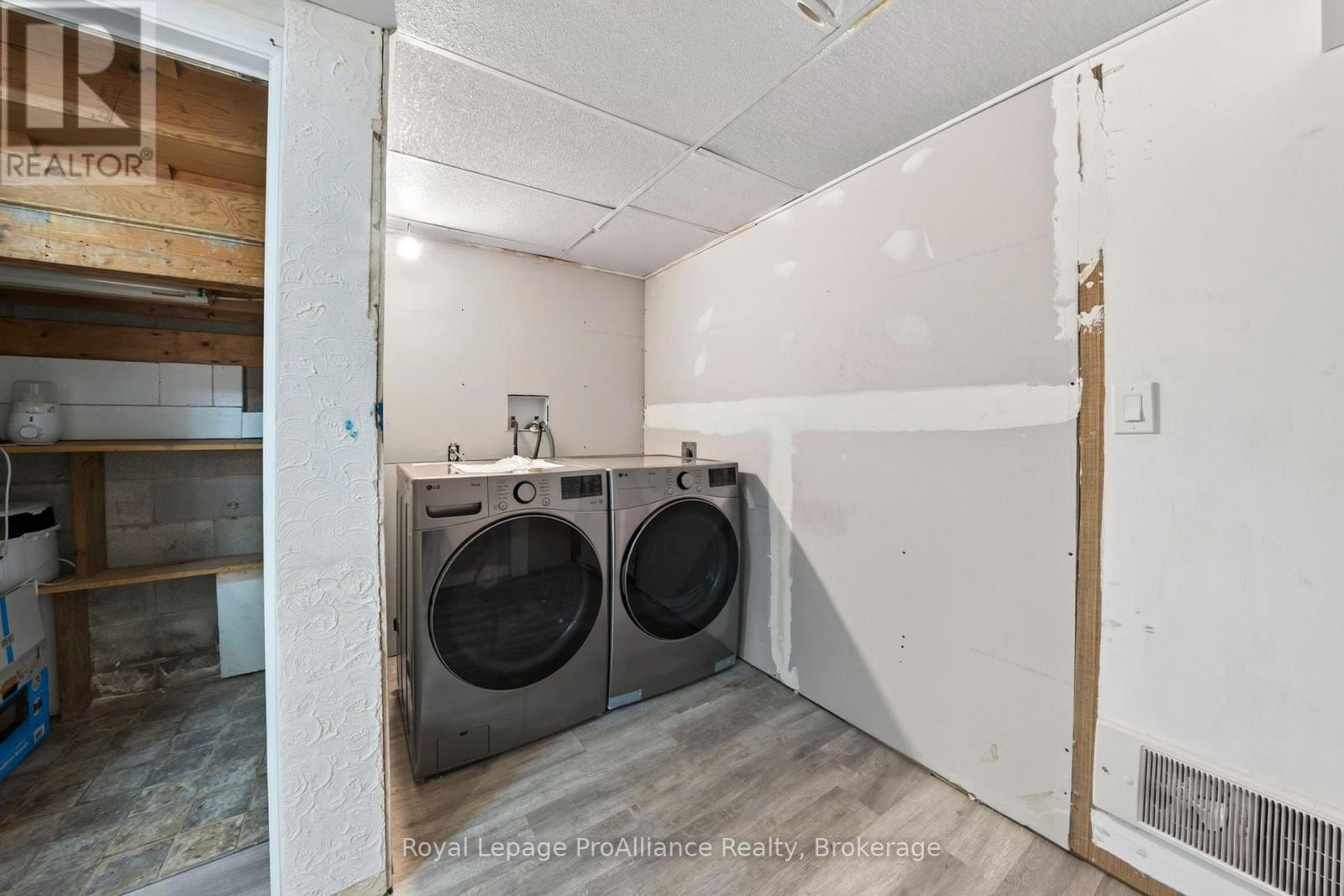 26 Lexington Crescent Property Photo 29