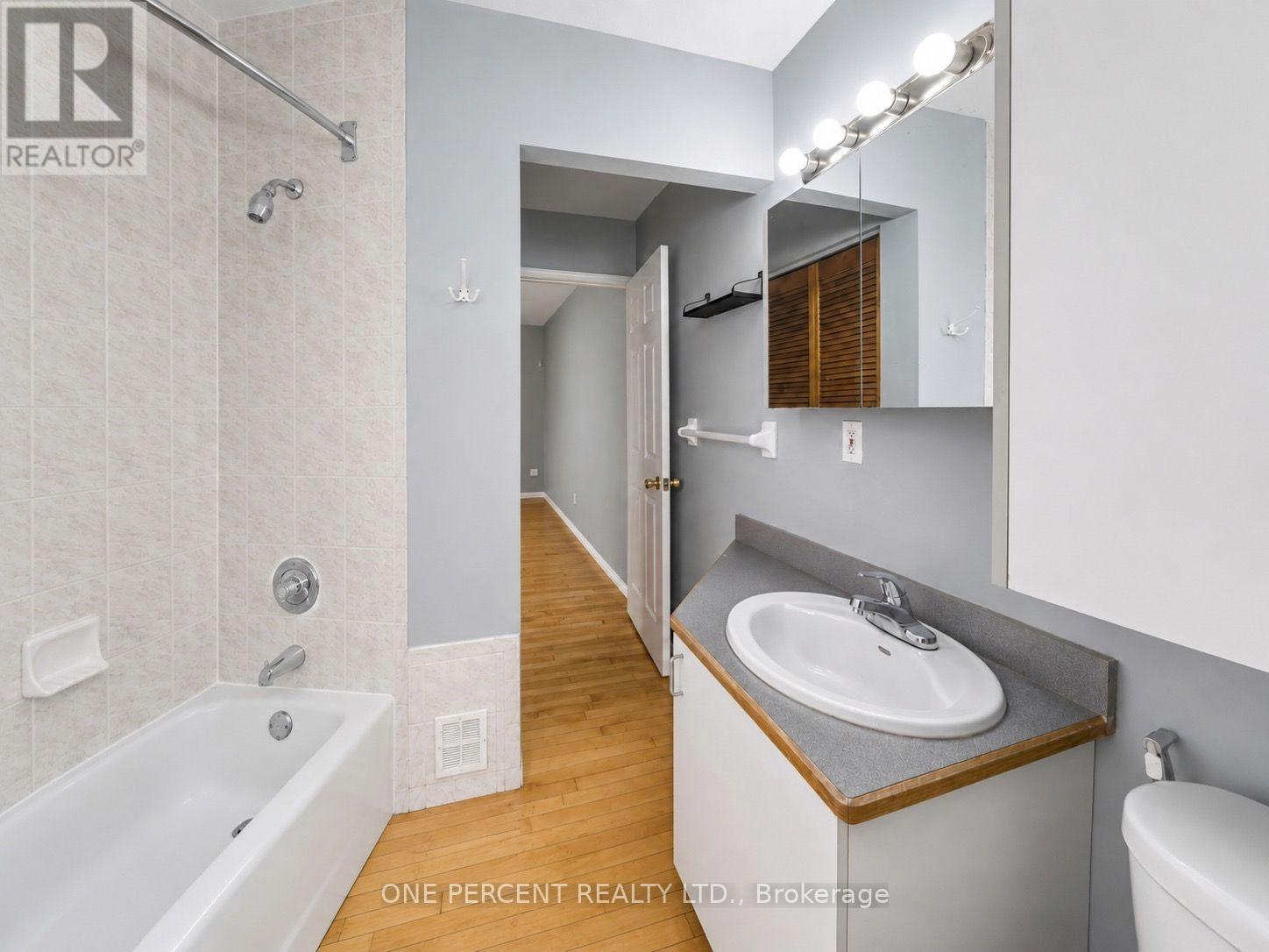 2 - 548 Concession Street Sw Property Photo 10