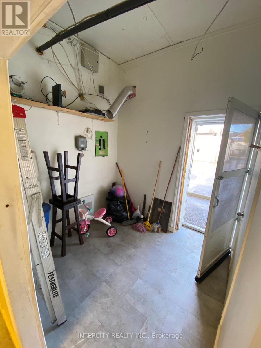 12 King Street E Property Photo 5