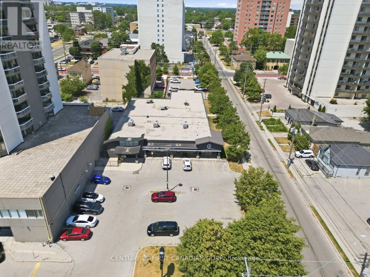 420 York Street Property Photo 3