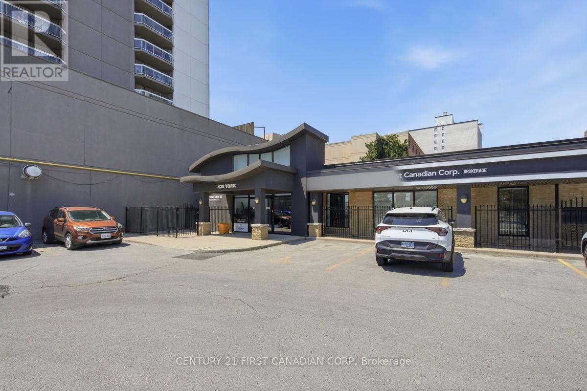 420 York Street Property Photo 4