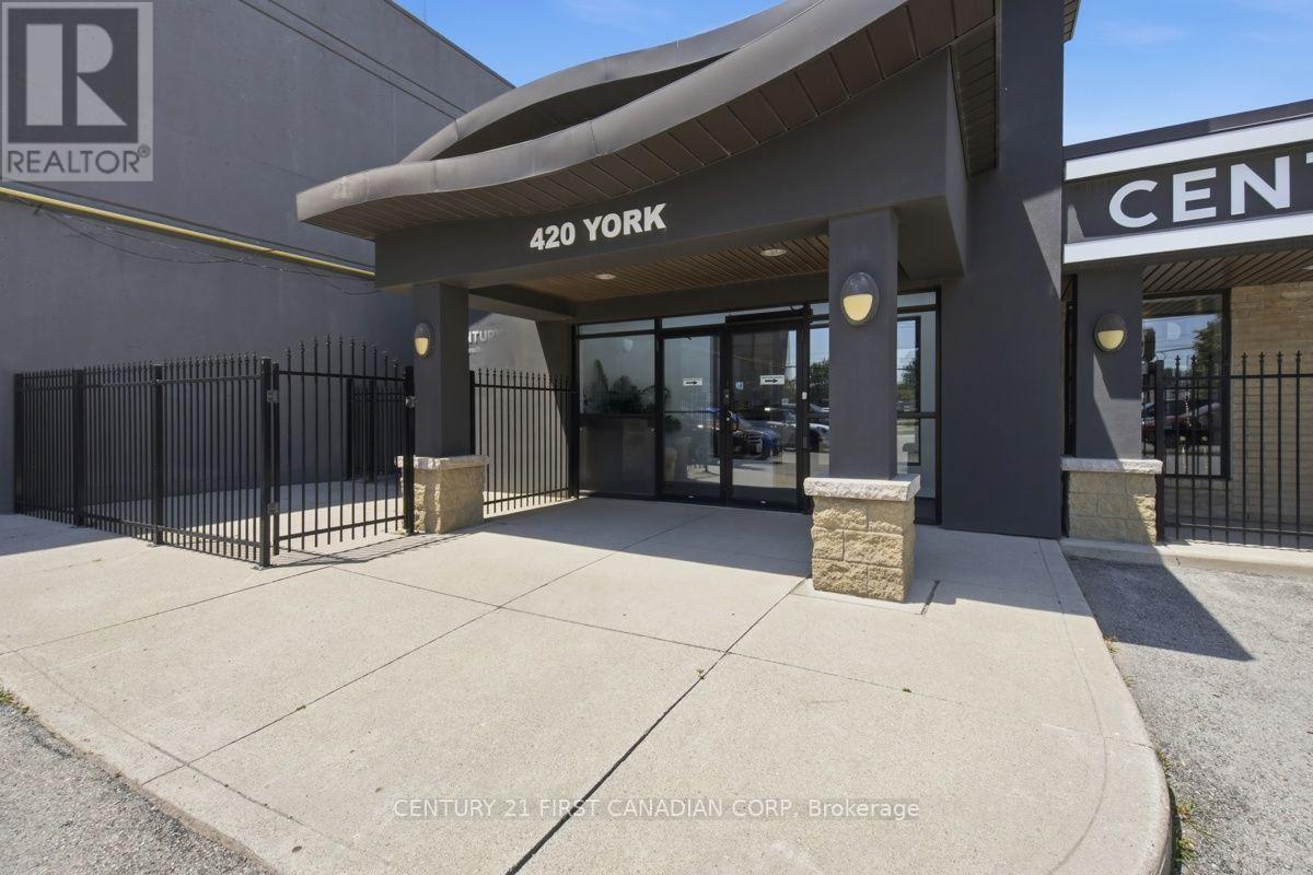 420 York Street Property Photo 5