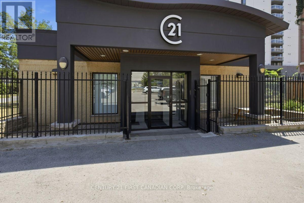 420 York Street Property Photo 17